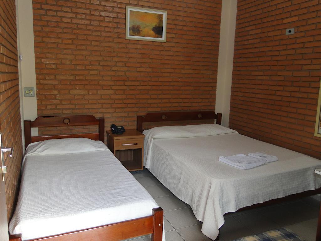 Hotel Pousada Vale Do Sol Em Pompéia Oda fotoğraf